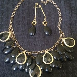 Beautiful vintage necklace, earrings, new